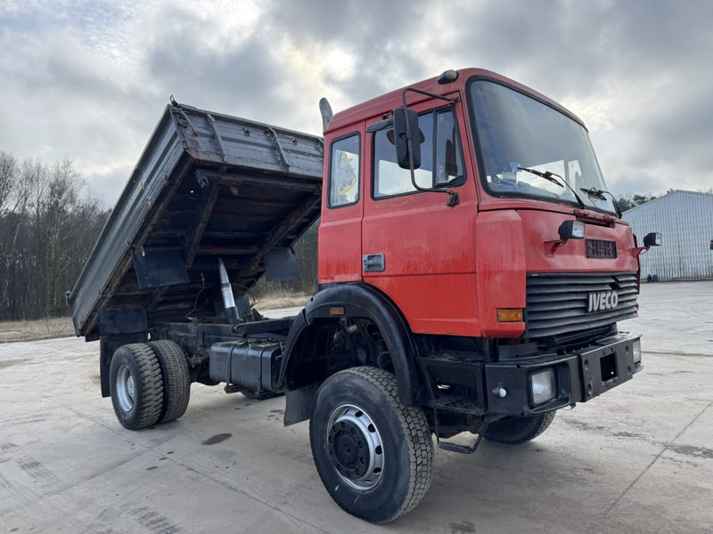 Iveco Magirus 180-23 (GRAND PONT / 4X4 / LAMES / POMPE MANUELLE) - Camión volquete: foto 3 Iveco Magirus 180-23 (GRAND PONT / 4X4 / LAMES / POMPE MANUELLE) - Camión volquete: foto 3