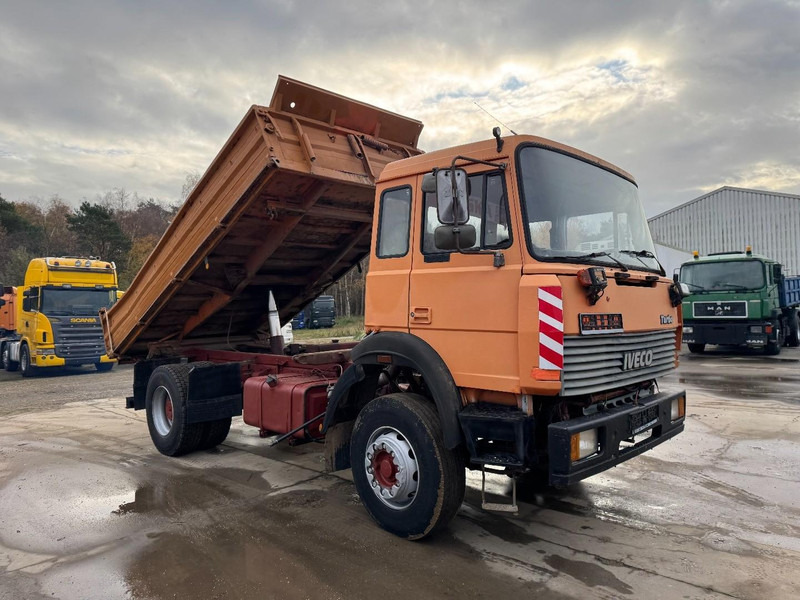 Iveco Turbostar 190 - 30 (BIG AXLE & STEEL SUSPENSION / GRAND PONT & LAMES / 6 CYLINDER WITH RADIATOR) - Camión volquete: foto 3 Iveco Turbostar 190 - 30 (BIG AXLE & STEEL SUSPENSION / GRAND PONT & LAMES / 6 CYLINDER WITH RADIATOR) - Camión volquete: foto 3
