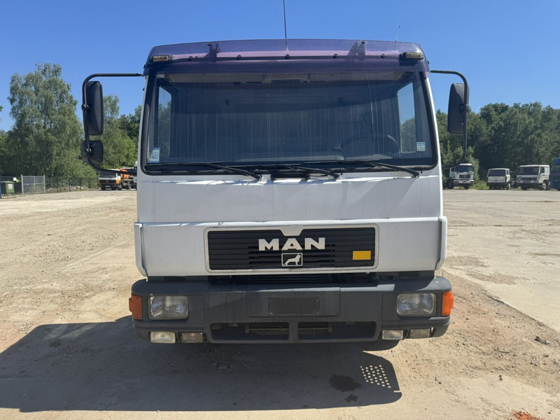 MAN 12.224 (MANUAL GEARBOX / EURO 2 / BELGIAN TRUCK IN GOOD CONDITION !!!) - Camión chasis: foto 3 MAN 12.224 (MANUAL GEARBOX / EURO 2 / BELGIAN TRUCK IN GOOD CONDITION !!!) - Camión chasis: foto 3
