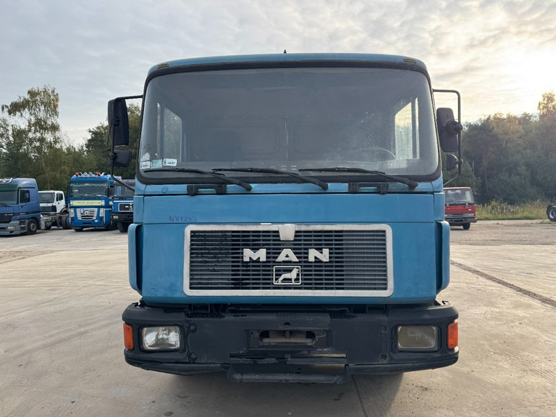MAN 18.232 (12.000L / STEEL SUSPENSION / 6 CYLINDER WITH MANUAL PUMP) - Limpieza de alcantarillado: foto 2 MAN 18.232 (12.000L / STEEL SUSPENSION / 6 CYLINDER WITH MANUAL PUMP) - Limpieza de alcantarillado: foto 2