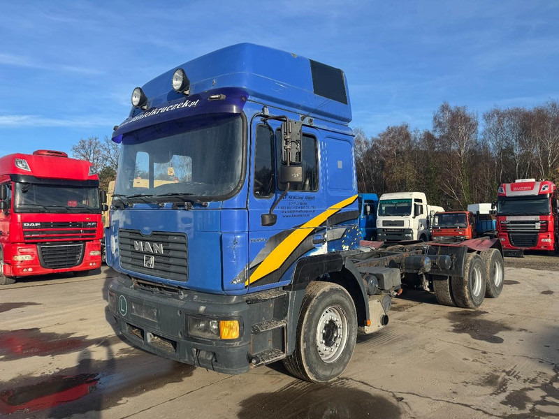 MAN 26.410 (BIG AXLE / 10 TIRES / 6X4 / 6 CYLINDER / MANUAL GEARBOX) - Camión chasis: foto 1 MAN 26.410 (BIG AXLE / 10 TIRES / 6X4 / 6 CYLINDER / MANUAL GEARBOX) - Camión chasis: foto 1