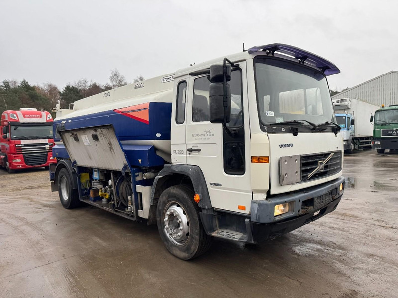 Volvo FL 6 - 220 (11000 L / 2 COMPARTMENTS / 18 TON / MANUAL GEARBOX / PERFECT) - Camión cisterna: foto 3 Volvo FL 6 - 220 (11000 L / 2 COMPARTMENTS / 18 TON / MANUAL GEARBOX / PERFECT) - Camión cisterna: foto 3