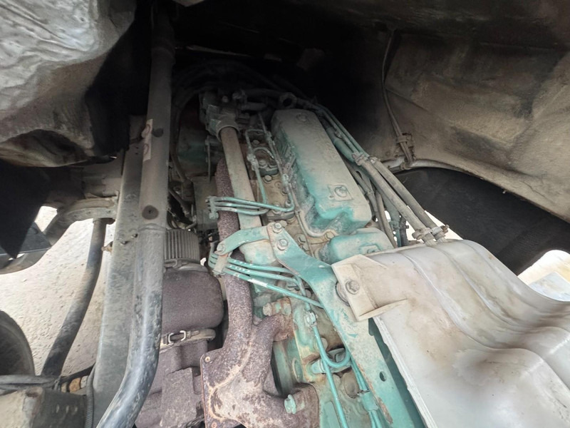 Camión cisterna Volvo FL 6 - 220 (11000 L / 2 COMPARTMENTS / 18 TON / MANUAL GEARBOX / PERFECT): foto 16