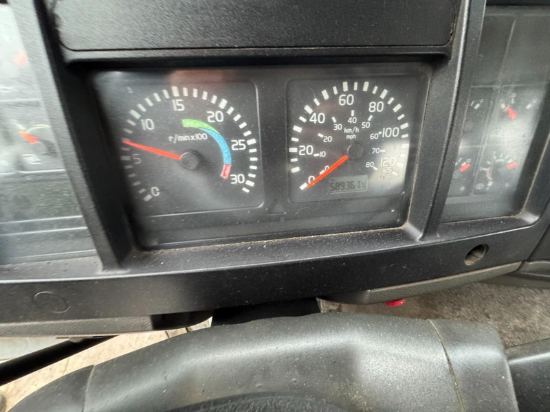 Camión cisterna Volvo FL 6 - 220 (11000 L / 2 COMPARTMENTS / 18 TON / MANUAL GEARBOX / PERFECT): foto 14