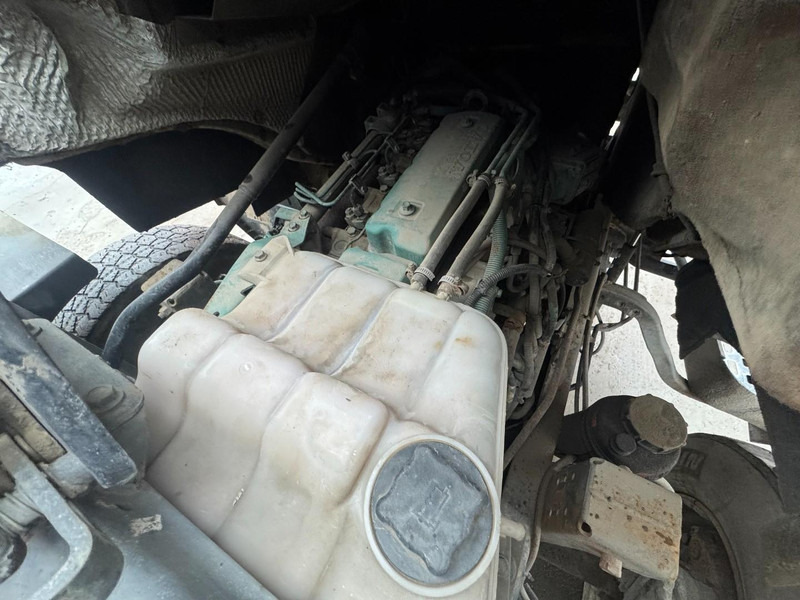 Camión cisterna Volvo FL 6 - 220 (11000 L / 2 COMPARTMENTS / 18 TON / MANUAL GEARBOX / PERFECT): foto 18