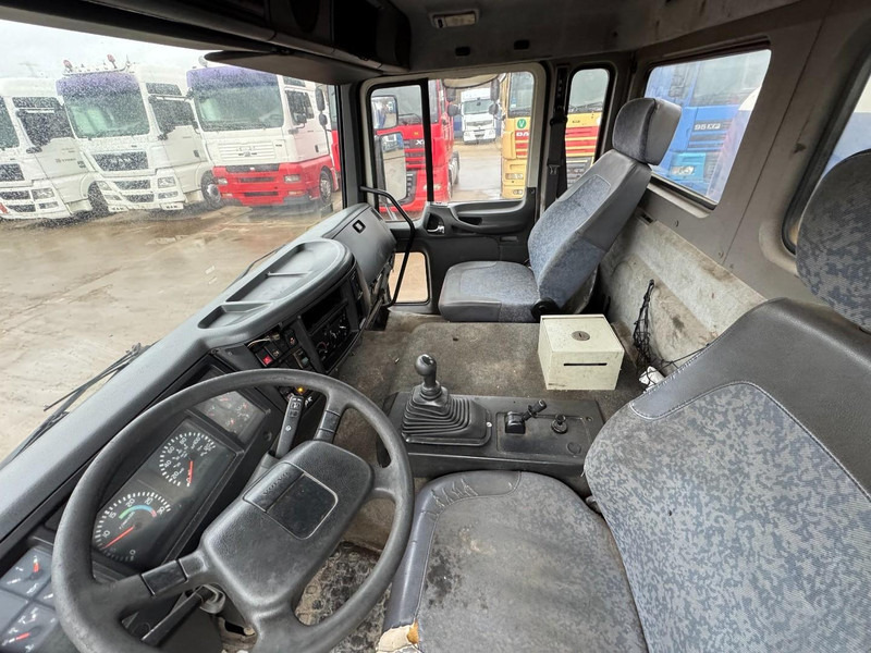 Camión cisterna Volvo FL 6 - 220 (11000 L / 2 COMPARTMENTS / 18 TON / MANUAL GEARBOX / PERFECT): foto 13
