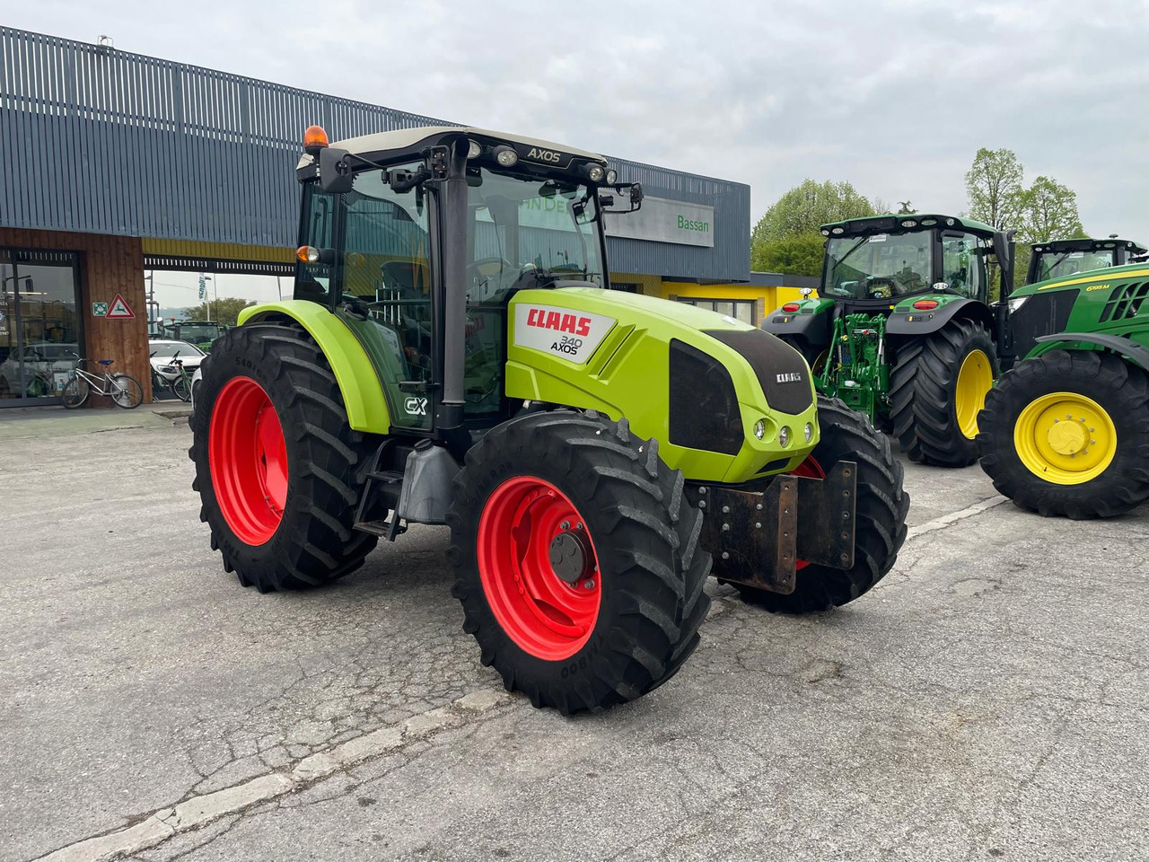 CLAAS AXOS 340 - Tractor: foto 2 CLAAS AXOS 340 - Tractor: foto 2