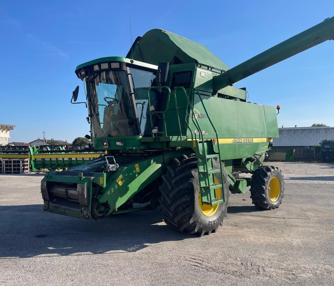 JOHN DEERE MIETITREBBIA CTS - Cosechadora de granos: foto 2 JOHN DEERE MIETITREBBIA CTS - Cosechadora de granos: foto 2