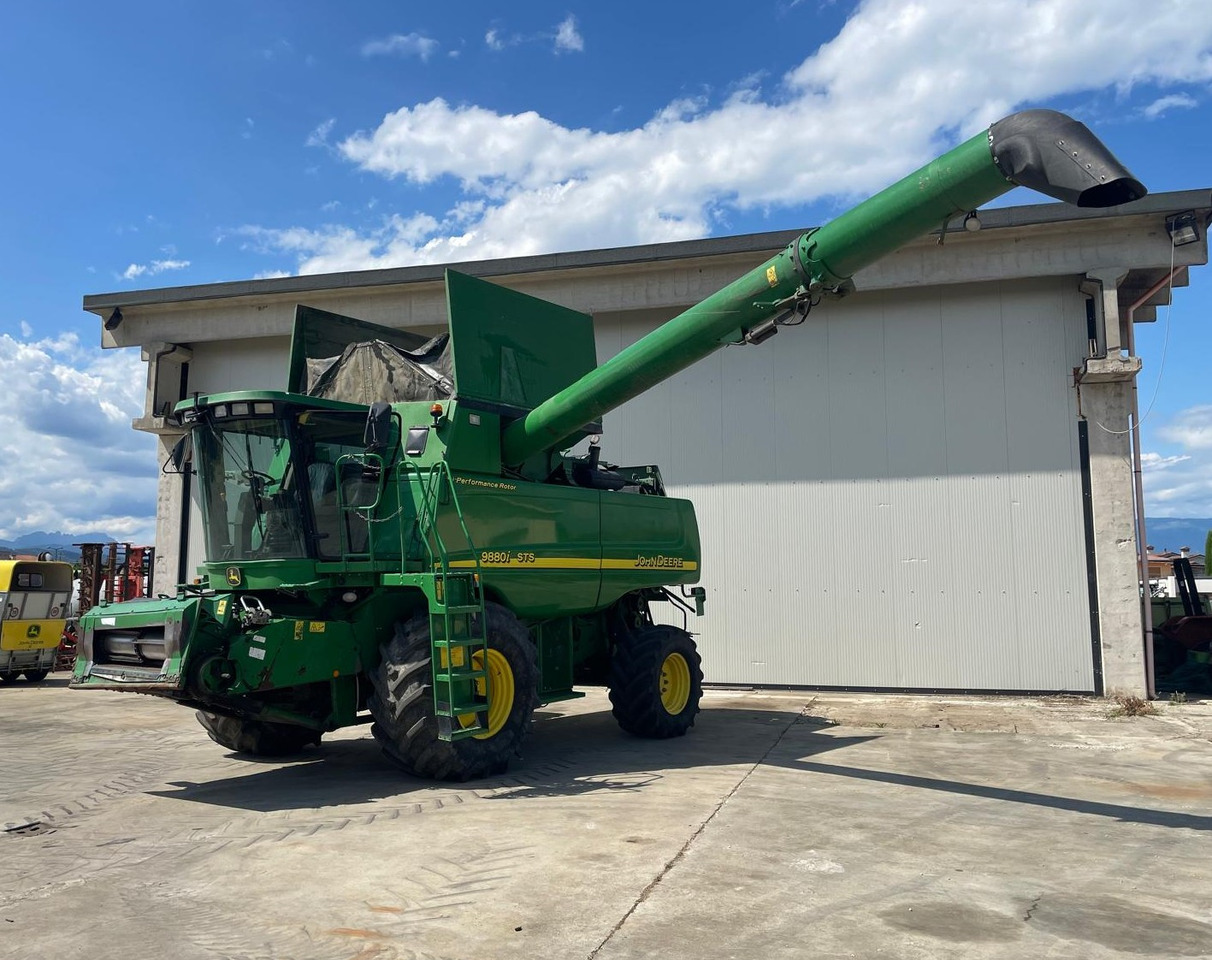 JOHN DEERE MIETITREBBIA STS 9880 - Cosechadora de granos: foto 2 JOHN DEERE MIETITREBBIA STS 9880 - Cosechadora de granos: foto 2