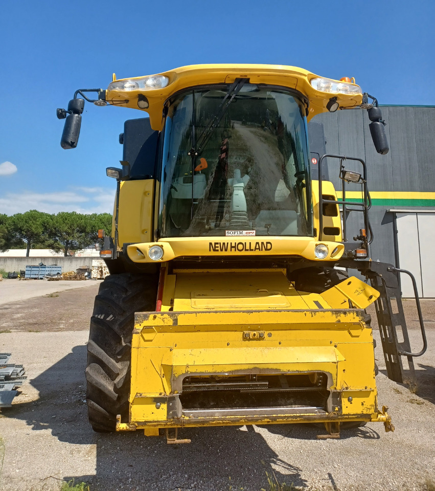 NEW HOLLAND MIETITREBBIA CX 720 - Cosechadora de granos: foto 3 NEW HOLLAND MIETITREBBIA CX 720 - Cosechadora de granos: foto 3