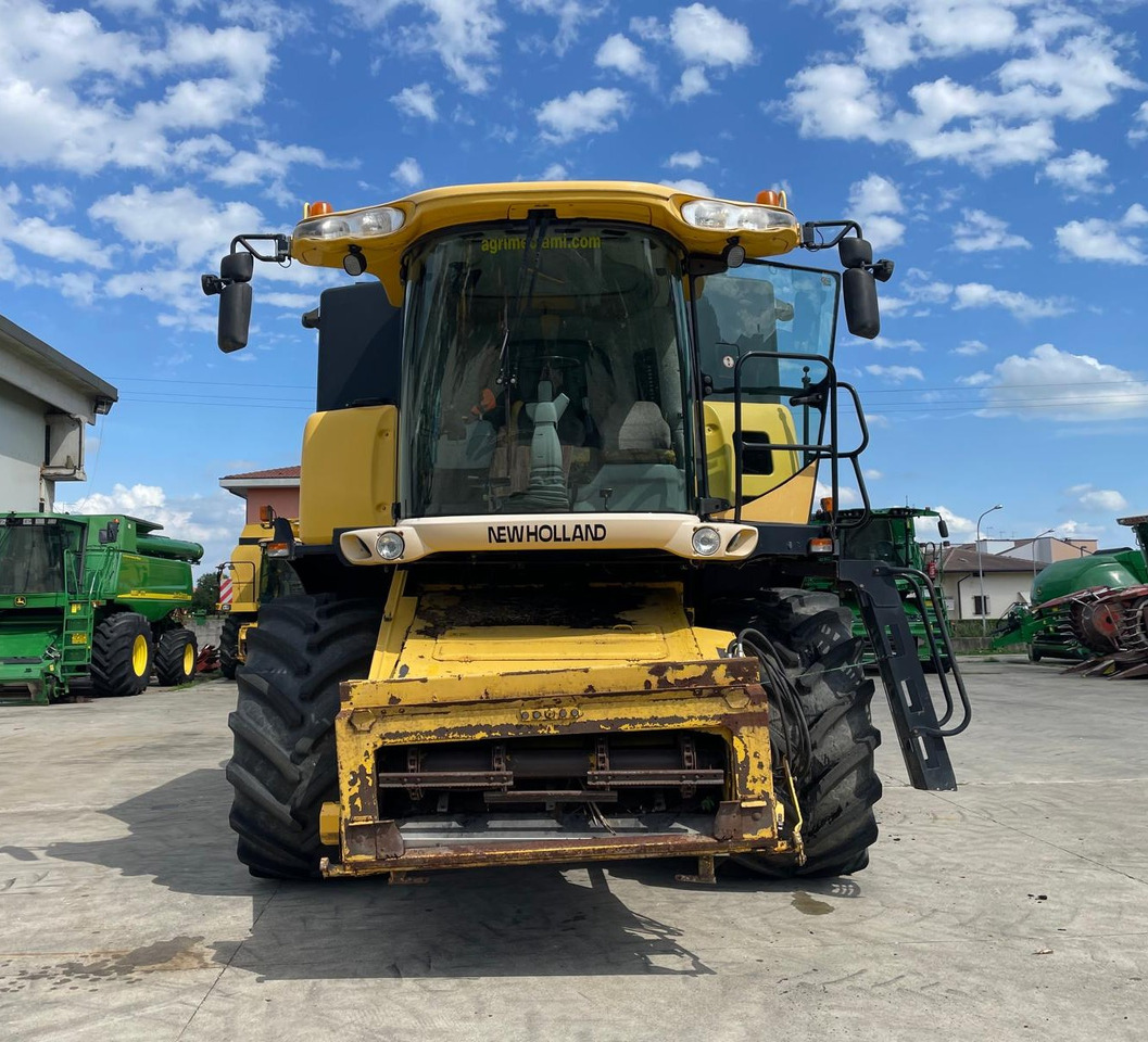 NEW HOLLAND MIETITREBBIA CX 8080 - Cosechadora de granos: foto 3 NEW HOLLAND MIETITREBBIA CX 8080 - Cosechadora de granos: foto 3