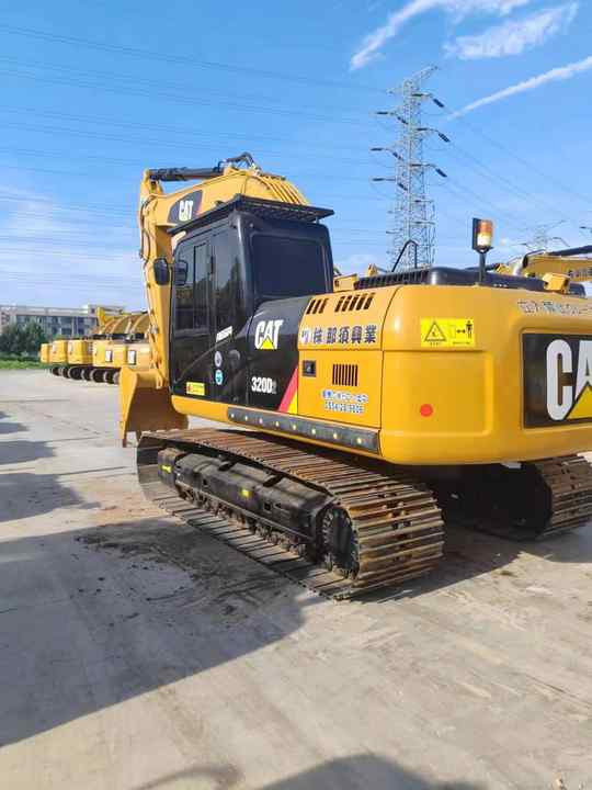 Durable Second Hand Machine Original Used Caterpillar Excavator CAT 330D2 USED 329D2 320D2 325D 315D Excavator - Excavadora de cadenas: foto 4 Durable Second Hand Machine Original Used Caterpillar Excavator CAT 330D2 USED 329D2 320D2 325D 315D Excavator - Excavadora de cadenas: foto 4