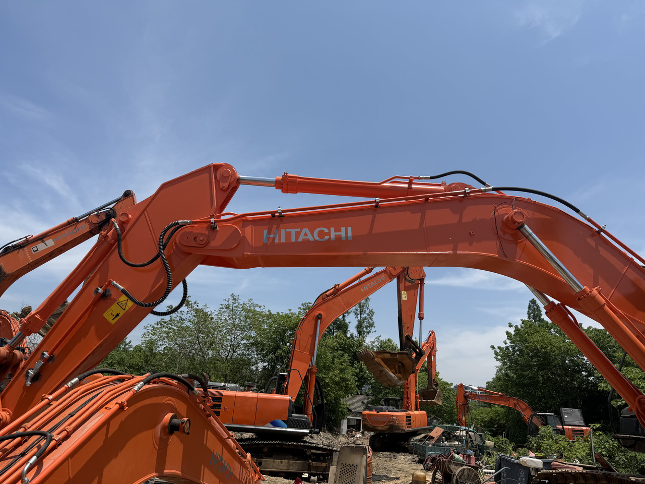 HITACHI Used 350-5g Excavator - Excavadora de ruedas: foto 1 HITACHI Used 350-5g Excavator - Excavadora de ruedas: foto 1
