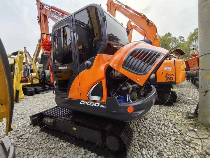 Used Digger DOOSAN DX60 Construction Machinery Construction Digger Used DOOSAN DX60 Cheap Excavator - Excavadora de cadenas: foto 5 Used Digger DOOSAN DX60 Construction Machinery Construction Digger Used DOOSAN DX60 Cheap Excavator - Excavadora de cadenas: foto 5