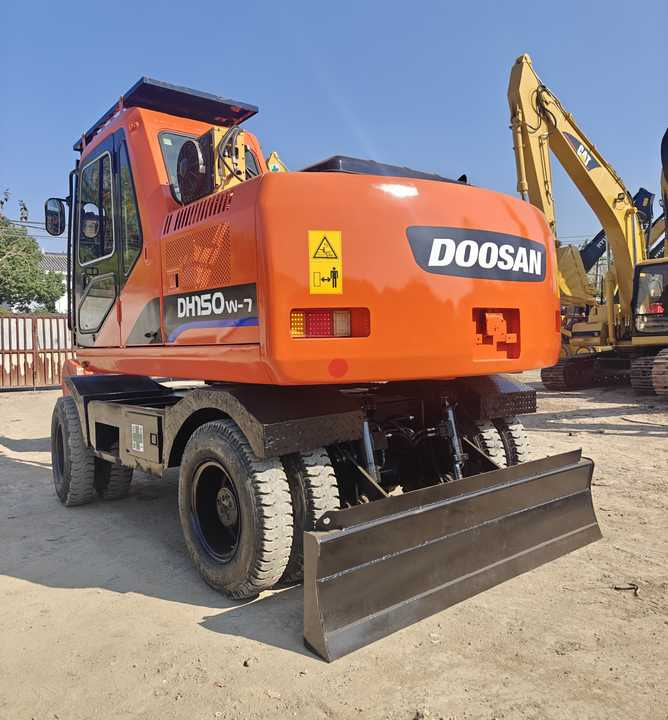 Used Doosan DH150W-7 Model Wheel Excavator Second Hand Machine Popular Brand Korean Doosan Hydraulic Machinery - Excavadora de ruedas: foto 3 Used Doosan DH150W-7 Model Wheel Excavator Second Hand Machine Popular Brand Korean Doosan Hydraulic Machinery - Excavadora de ruedas: foto 3