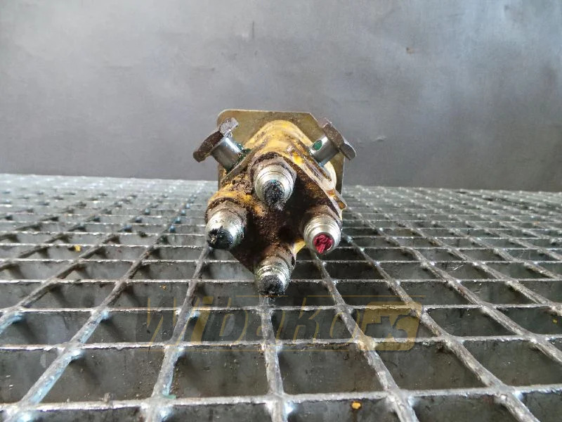 Komatsu PC240-5 - Válvula hidráulica para Maquinaria de construcción: foto 1 Komatsu PC240-5 - Válvula hidráulica para Maquinaria de construcción: foto 1