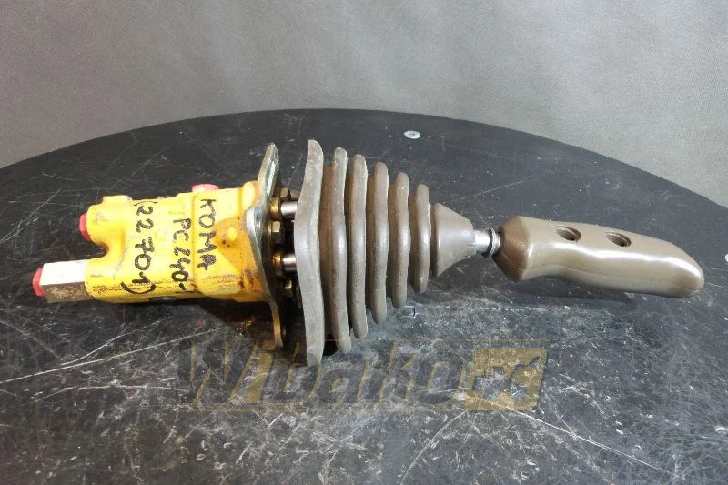 Komatsu PC240-5 - Válvula hidráulica para Maquinaria de construcción: foto 2 Komatsu PC240-5 - Válvula hidráulica para Maquinaria de construcción: foto 2