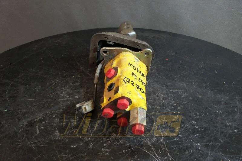 Komatsu PC240-5 - Válvula hidráulica para Maquinaria de construcción: foto 1 Komatsu PC240-5 - Válvula hidráulica para Maquinaria de construcción: foto 1