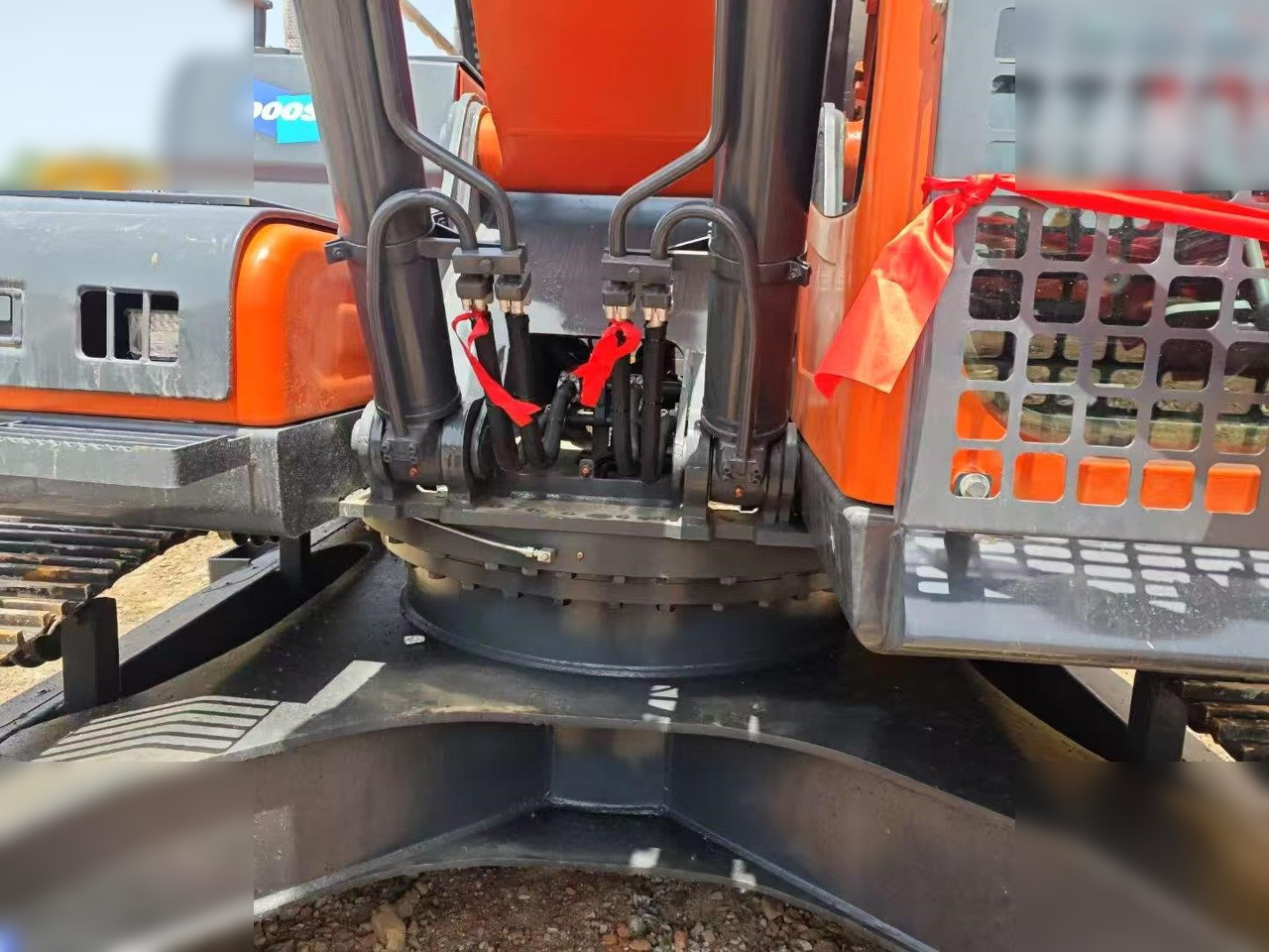 Excavadora de cadenas DOOSAN DX300 LC: foto 8 Excavadora de cadenas DOOSAN DX300 LC: foto 8