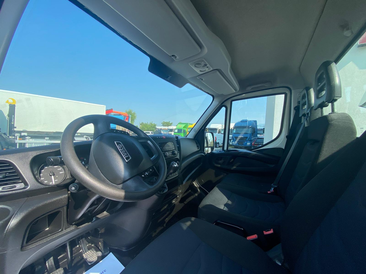 Volquete furgoneta IVECO DAILY 35C12: foto 8