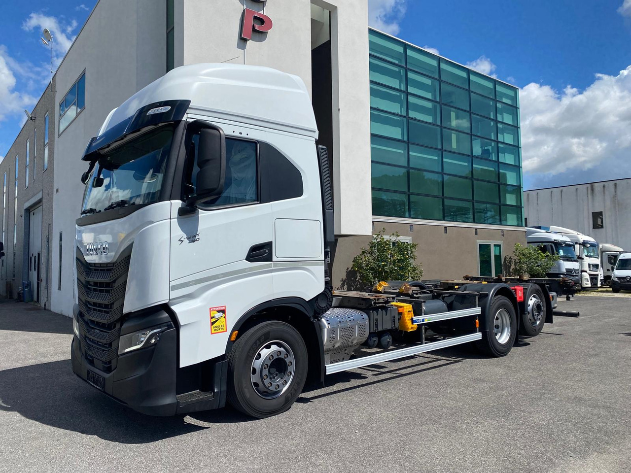 IVECO S-WAY AS260S48 - Camión portacontenedore/ Intercambiable: foto 1 IVECO S-WAY AS260S48 - Camión portacontenedore/ Intercambiable: foto 1