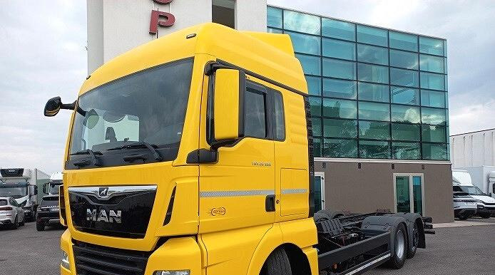 MAN TGX 26.500 EURO 6 2019 A TELAIO FULL OPTIONAL - Camión chasis: foto 3 MAN TGX 26.500 EURO 6 2019 A TELAIO FULL OPTIONAL - Camión chasis: foto 3