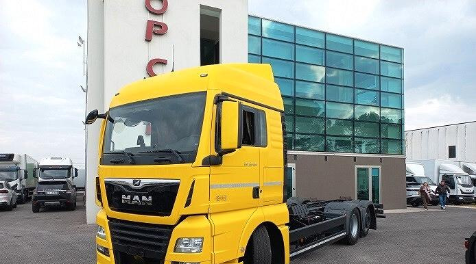 MAN TGX 26.500 EURO 6 2019 A TELAIO FULL OPTIONAL - Camión chasis: foto 2 MAN TGX 26.500 EURO 6 2019 A TELAIO FULL OPTIONAL - Camión chasis: foto 2