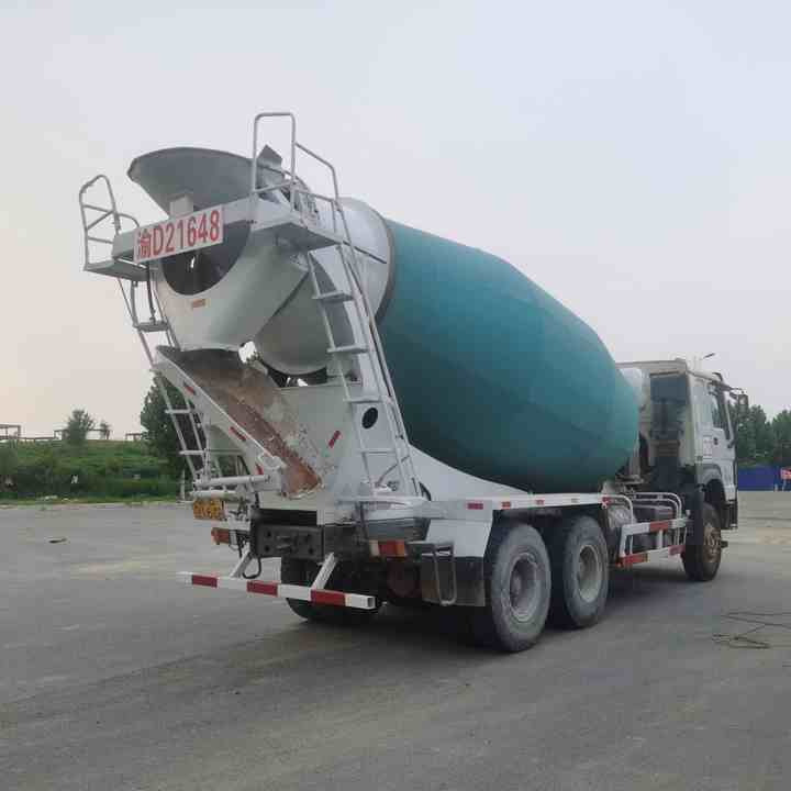 HOWO 15 Cubic Metre Used Concrete Mixer Truck for Sale - Camión hormigonera: foto 4 HOWO 15 Cubic Metre Used Concrete Mixer Truck for Sale - Camión hormigonera: foto 4