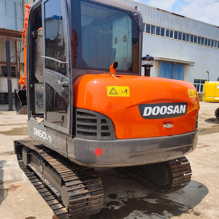 Original Second-hand Doosan DH60-7 Excavator Is in Good Condition Strong and Simple Maintenance - Excavadora de cadenas: foto 4 Original Second-hand Doosan DH60-7 Excavator Is in Good Condition Strong and Simple Maintenance - Excavadora de cadenas: foto 4