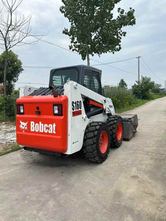 USED BOBCAT S160 Skid-steer Loader Bobcat S160 Carry Sweeper with Very Good Performance Is for Sale at a Low Price. - Minicargadora: foto 4 USED BOBCAT S160 Skid-steer Loader Bobcat S160 Carry Sweeper with Very Good Performance Is for Sale at a Low Price. - Minicargadora: foto 4