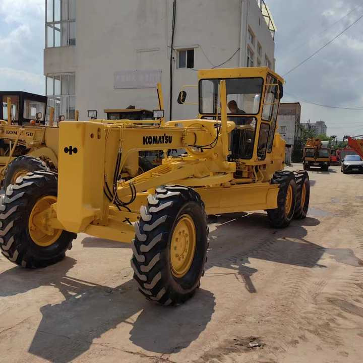 USED Komatsu GD511 Grader with Good Condition for Sale - Grader: foto 3 USED Komatsu GD511 Grader with Good Condition for Sale - Grader: foto 3