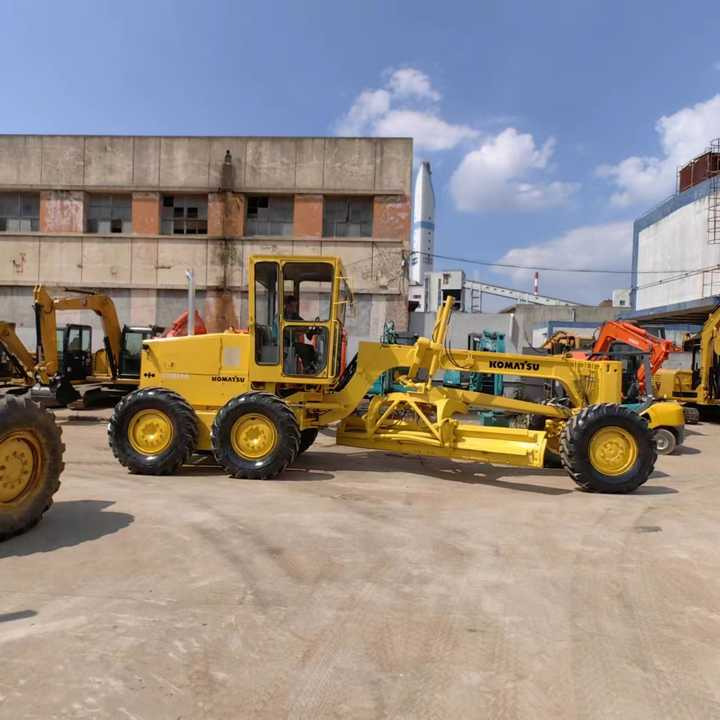 USED Komatsu GD511 Grader with Good Condition for Sale - Grader: foto 1 USED Komatsu GD511 Grader with Good Condition for Sale - Grader: foto 1