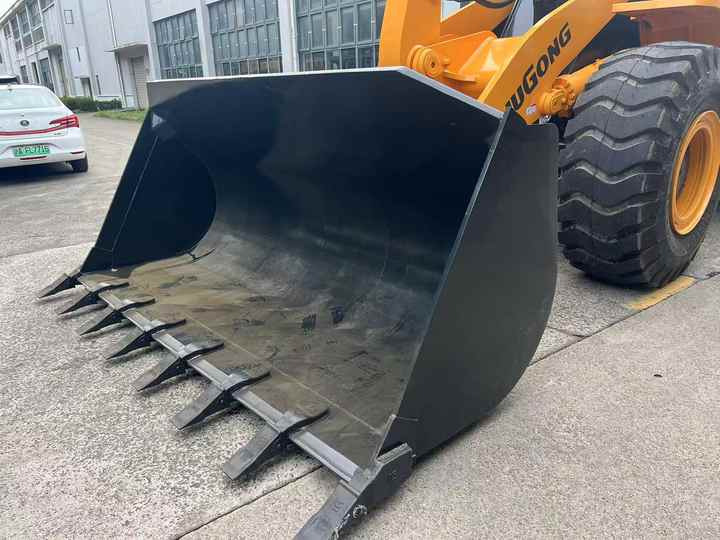 Used LIUGONG 856H wheel in Good Condition for sale 90%new uesd Loader liugong 856h Used Loader For Sale - Cargadora de ruedas: foto 4 Used LIUGONG 856H wheel in Good Condition for sale 90%new uesd Loader liugong 856h Used Loader For Sale - Cargadora de ruedas: foto 4
