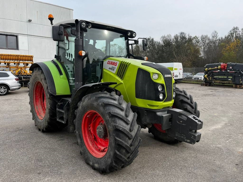 Claas Arion 440 - Tractor: foto 1 Claas Arion 440 - Tractor: foto 1