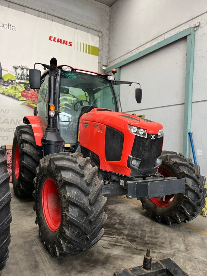 Kubota M 6-141 - Tractor: foto 1 Kubota M 6-141 - Tractor: foto 1