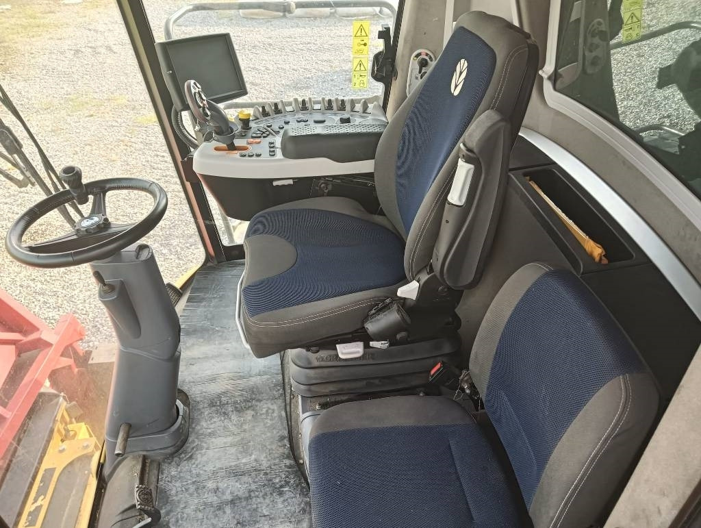 New Holland CR 7.90 - Cosechadora de granos: foto 4 New Holland CR 7.90 - Cosechadora de granos: foto 4