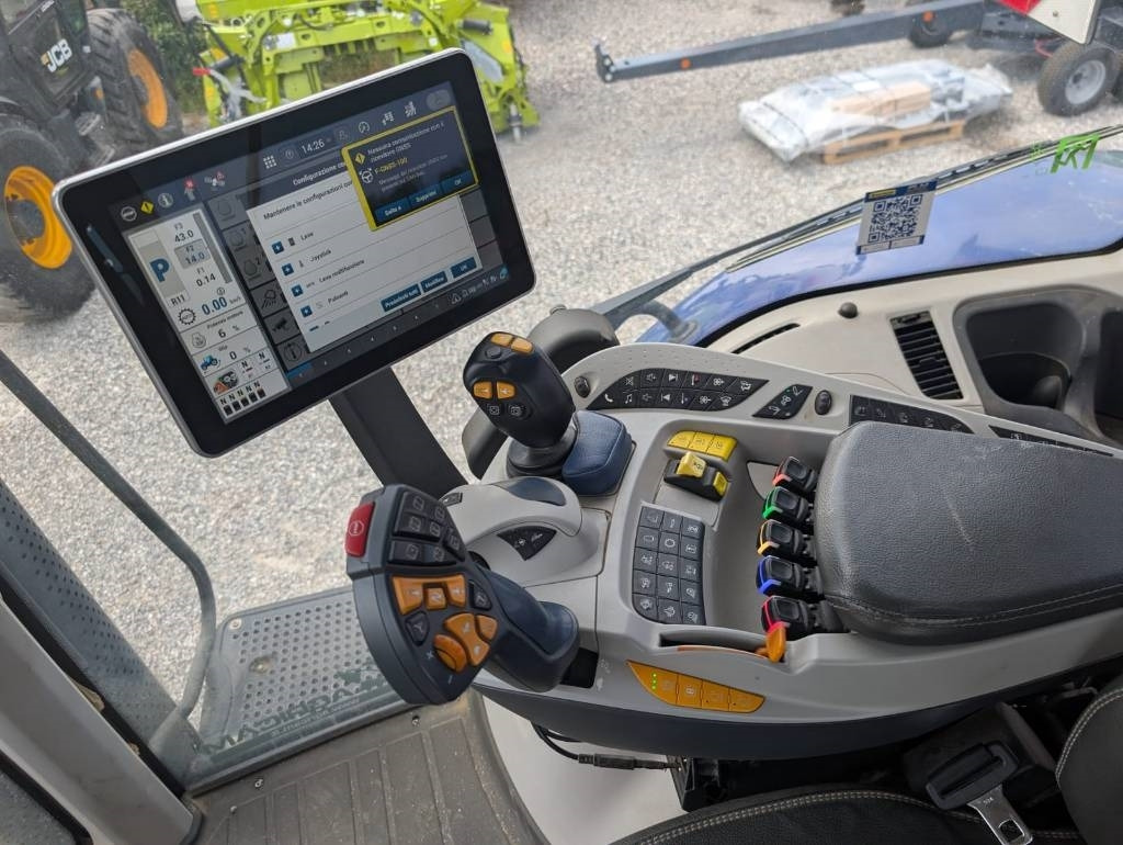 New Holland T 8.380 - Tractor: foto 4 New Holland T 8.380 - Tractor: foto 4