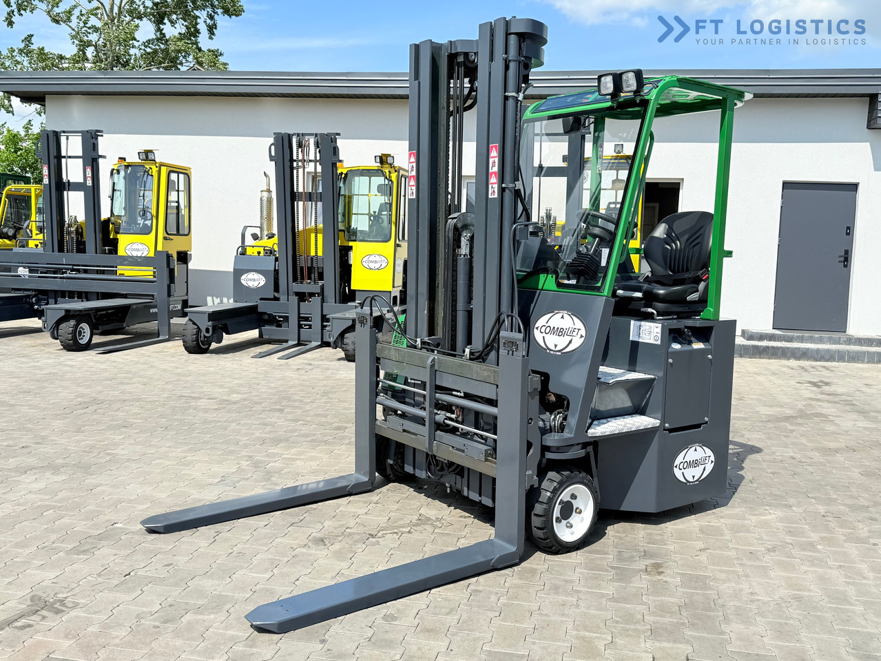 COMBILIFT CB2500 / DIESEL / EXTENDABLE FORKS / TRIPLEX / 5500MM / FREE LIFT / SIDE SHIFT / FORK POSITIONER / LIKE NEW - Carretilla de 4 vías: foto 1 COMBILIFT CB2500 / DIESEL / EXTENDABLE FORKS / TRIPLEX / 5500MM / FREE LIFT / SIDE SHIFT / FORK POSITIONER / LIKE NEW - Carretilla de 4 vías: foto 1