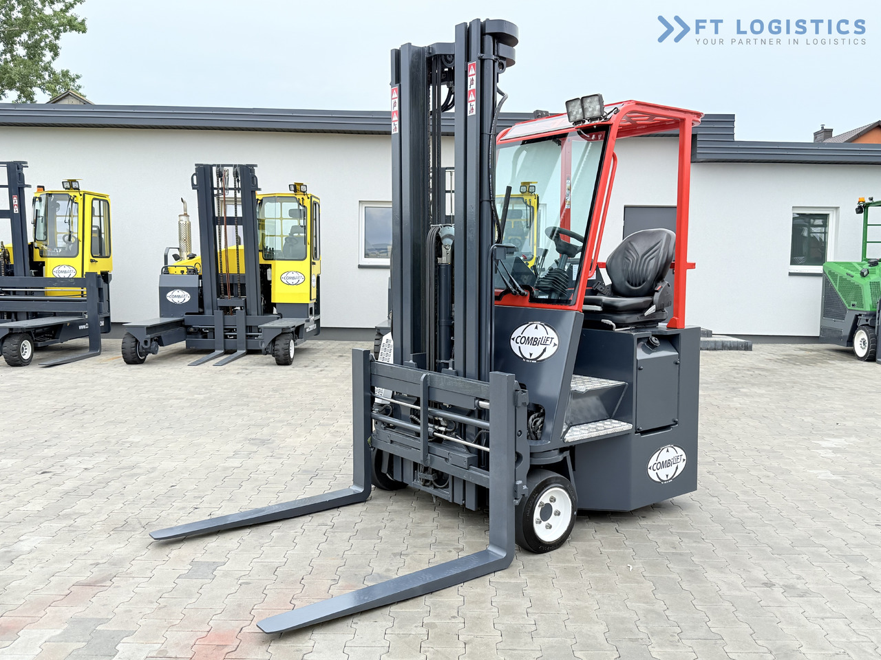 COMBILIFT Combilift C3000CB – TRIPLEX 6000mm – Year 2016 / Only 2,161 hours / Free Lift / Fork Positioner / Diesel - Carretilla de 4 vías: foto 1 COMBILIFT Combilift C3000CB – TRIPLEX 6000mm – Year 2016 / Only 2,161 hours / Free Lift / Fork Positioner / Diesel - Carretilla de 4 vías: foto 1