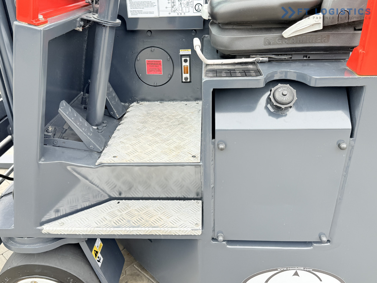 COMBILIFT Combilift C3000CB – TRIPLEX 6000mm – Year 2016 / Only 2,161 hours / Free Lift / Fork Positioner / Diesel - Carretilla de 4 vías: foto 3 COMBILIFT Combilift C3000CB – TRIPLEX 6000mm – Year 2016 / Only 2,161 hours / Free Lift / Fork Positioner / Diesel - Carretilla de 4 vías: foto 3