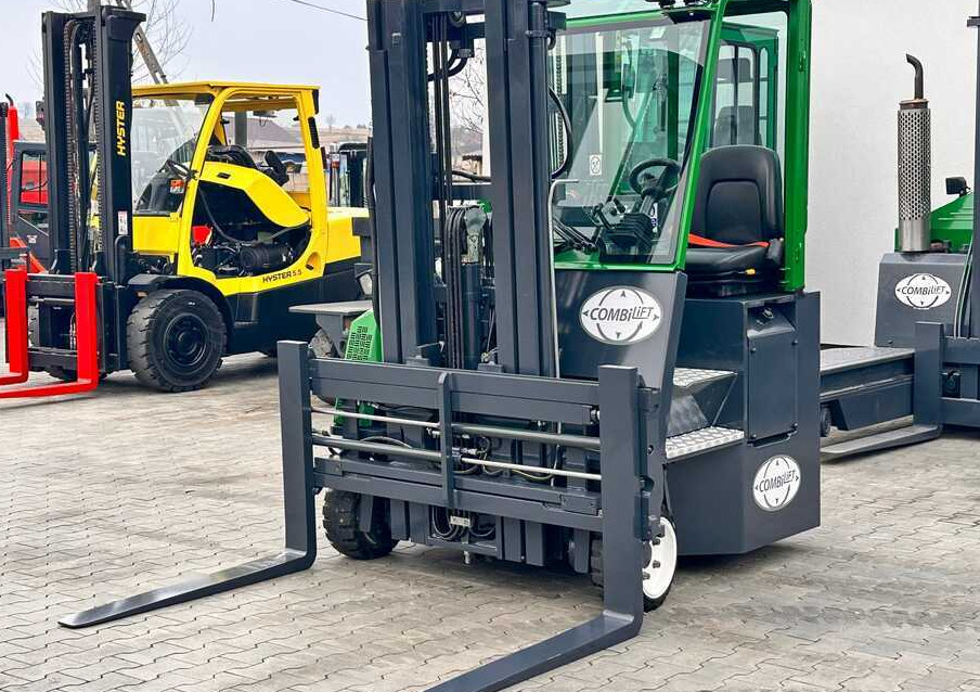 Combilift C2500CB / TRIPLEX / DIESEL / 4900MM / FREE LIFT / POSITIONER 1720MM / LIKE NEW - Carretilla de 4 vías: foto 2 Combilift C2500CB / TRIPLEX / DIESEL / 4900MM / FREE LIFT / POSITIONER 1720MM / LIKE NEW - Carretilla de 4 vías: foto 2