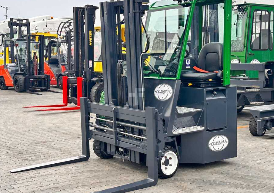 Combilift C2500CB / TRIPLEX / DIESEL / 4900MM / FREE LIFT / POSITIONER 1720MM / LIKE NEW - Carretilla de 4 vías: foto 1 Combilift C2500CB / TRIPLEX / DIESEL / 4900MM / FREE LIFT / POSITIONER 1720MM / LIKE NEW - Carretilla de 4 vías: foto 1