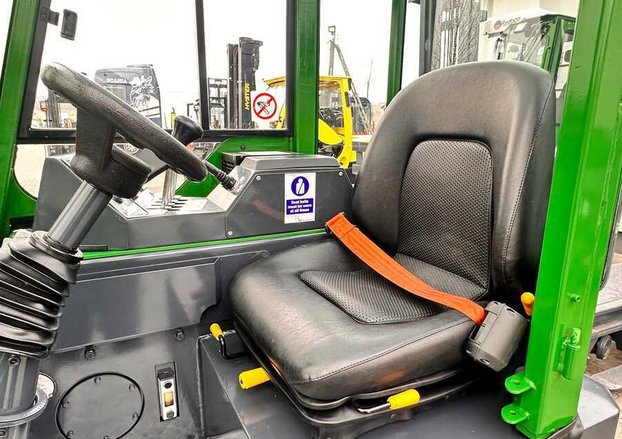 Combilift C2500CB / TRIPLEX / DIESEL / 4900MM / FREE LIFT / POSITIONER 1720MM / LIKE NEW - Carretilla de 4 vías: foto 4 Combilift C2500CB / TRIPLEX / DIESEL / 4900MM / FREE LIFT / POSITIONER 1720MM / LIKE NEW - Carretilla de 4 vías: foto 4