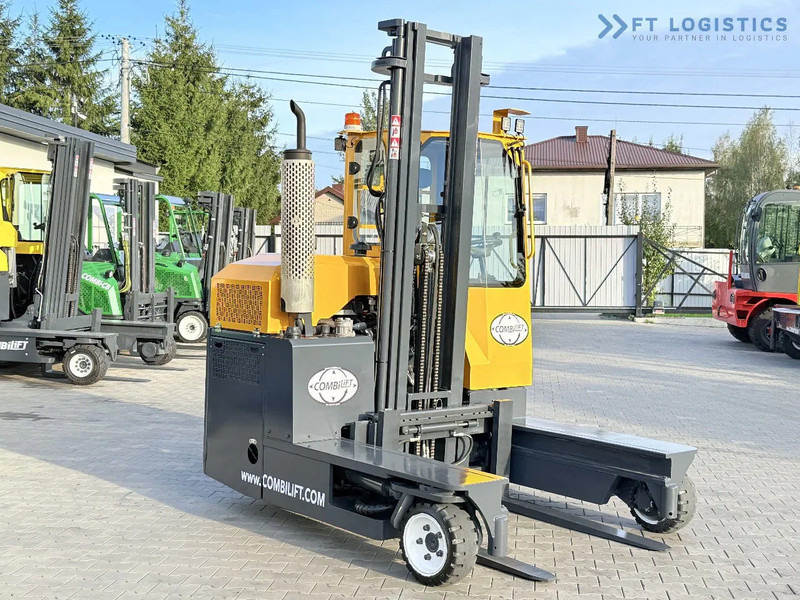Combilift C3000 / GAS / DUPLEX 4500MM / ONLY 3096 HOURS / FORK SIDE SHIFT / FULL CABIN / EXCELLENT CONDITION / Wide range of four-way and - Carretilla de 4 vías: foto 5 Combilift C3000 / GAS / DUPLEX 4500MM / ONLY 3096 HOURS / FORK SIDE SHIFT / FULL CABIN / EXCELLENT CONDITION / Wide range of four-way and - Carretilla de 4 vías: foto 5