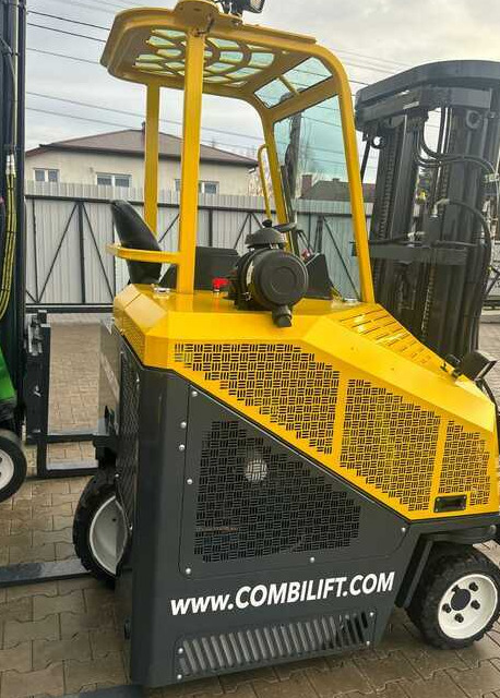 Combilift C3000CB -DIESEL- Only 6117 hours - Carretilla de 4 vías: foto 2 Combilift C3000CB -DIESEL- Only 6117 hours - Carretilla de 4 vías: foto 2