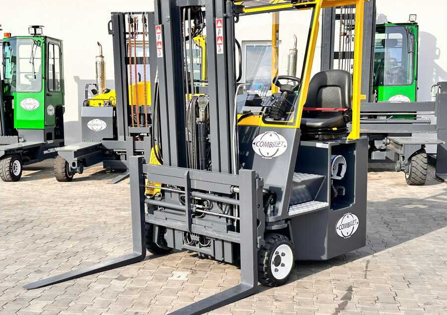 Combilift C3000CB / GAS / TRIPLEX / 4900MM / FREE LIFT / FORK POSITIONER / SIC3000CB / GAS / TRIPLEX / 4900MM / FREE LIFT / FORK POSITIONER / SIDE SHIFT / LIKE NEWDE SHIFT / LIKE NEW - Carretilla de 4 vías: foto 3 Combilift C3000CB / GAS / TRIPLEX / 4900MM / FREE LIFT / FORK POSITIONER / SIC3000CB / GAS / TRIPLEX / 4900MM / FREE LIFT / FORK POSITIONER / SIDE SHIFT / LIKE NEWDE SHIFT / LIKE NEW - Carretilla de 4 vías: foto 3