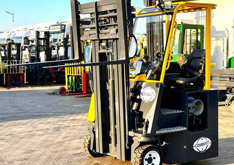 Combilift C3000CB / LPG / TRIPLEX - 4900MM / LPG / FREE LIFT / POSITIONER / FORK SIDE SHIFT / ONLY 7454 MTH / LIKE NEW - Carretilla de 4 vías: foto 1 Combilift C3000CB / LPG / TRIPLEX - 4900MM / LPG / FREE LIFT / POSITIONER / FORK SIDE SHIFT / ONLY 7454 MTH / LIKE NEW - Carretilla de 4 vías: foto 1