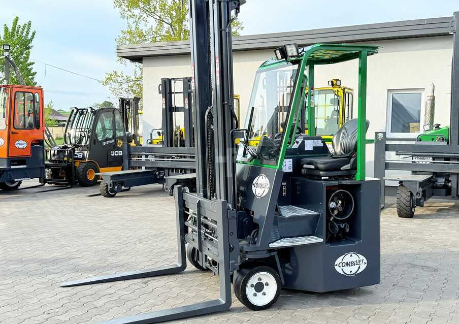 Combilift C3000CB / LPG / TRIPLEX – 6500MM / FREE LIFT / FORK POSITIONER / SIDE SHIFT / EXCELLENT CONDITION - Carretilla de 4 vías: foto 1 Combilift C3000CB / LPG / TRIPLEX – 6500MM / FREE LIFT / FORK POSITIONER / SIDE SHIFT / EXCELLENT CONDITION - Carretilla de 4 vías: foto 1