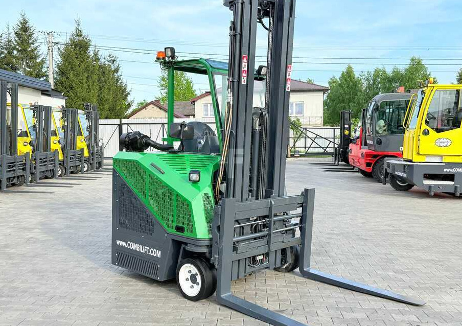 Combilift C3000CB / LPG / TRIPLEX – 6500MM / FREE LIFT / FORK POSITIONER / SIDE SHIFT / EXCELLENT CONDITION - Carretilla de 4 vías: foto 5 Combilift C3000CB / LPG / TRIPLEX – 6500MM / FREE LIFT / FORK POSITIONER / SIDE SHIFT / EXCELLENT CONDITION - Carretilla de 4 vías: foto 5