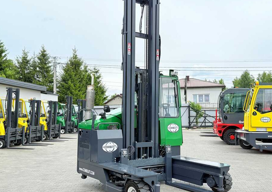 Combilift C4000 / GAS / TRIPLEX - 9300MM / FREE-LIFT / POSITIONER / LIKE NEW - Carretilla de 4 vías: foto 5 Combilift C4000 / GAS / TRIPLEX - 9300MM / FREE-LIFT / POSITIONER / LIKE NEW - Carretilla de 4 vías: foto 5